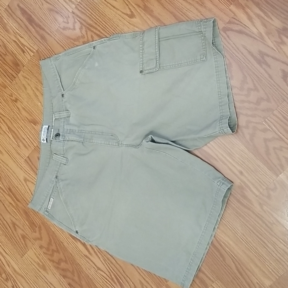 Columbia cargo shorts 40‎